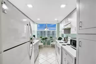 1100 St Charles Pl, Pembroke Pines, FL 33026 - Photo 6