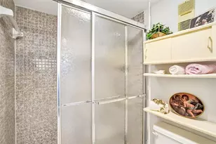 1100 St Charles Pl, Pembroke Pines, FL 33026 - Photo 38