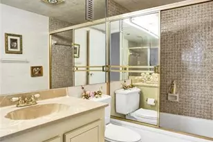 1100 St Charles Pl, Pembroke Pines, FL 33026 - Photo 30