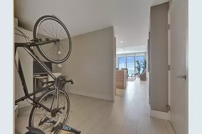 16385  Biscayne Blvd, Unit #1518, North Miami Beach, FL 33160 - Photo 2