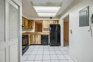 7210 Lake Cir Dr, Margate, FL 33063 - Photo 10