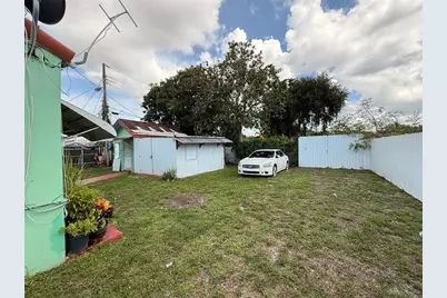 2377 NW 84th St, Miami, FL 33147 - Photo 8