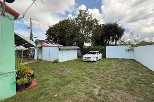 2377 NW 84th St, Miami, FL 33147 - Photo 8