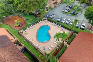 1013 SW 112th Ter, Pembroke Pines, FL 33025 - Photo 32