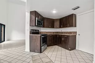 1013 SW 112th Ter, Pembroke Pines, FL 33025 - Photo 20
