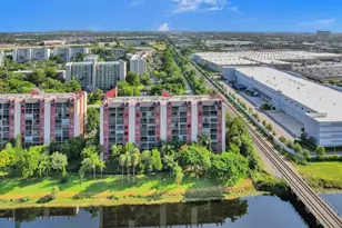 2200 S Cypress Bend Dr, Pompano Beach, FL 33069 - Photo 6