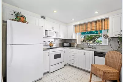 9681  Sunrise Lakes Blvd, Unit #201, Sunrise, FL 33322 - Photo 8