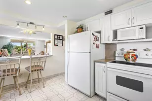 9681 Sunrise Lakes Blvd, Sunrise, FL 33322 - Photo 10