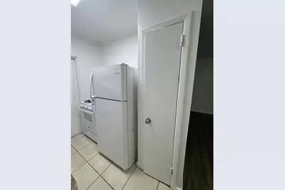 7720  Abbott Av, Unit #11, Miami Beach, FL 33141 - Photo 8