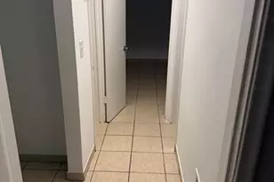 890 NW 39th St, Oakland Park, FL 33309 - Photo 8