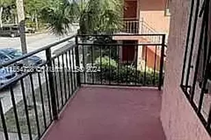 235 Lakeview Dr, Weston, FL 33326 - Photo 2