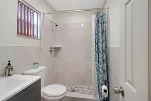 8453 Southampton, Miramar, FL 33025 - Photo 4