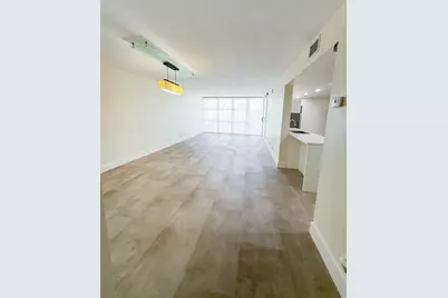1000  Parkview Dr, Unit #319, Hallandale Beach, FL 33009 - Photo 4