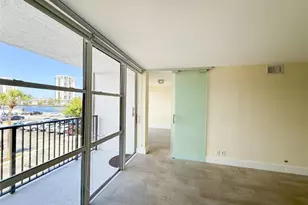 1000 Parkview Dr, Hallandale Beach, FL 33009 - Photo 6