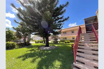 212  Oxford 400, Unit #212, West Palm Beach, FL 33417 - Photo 2