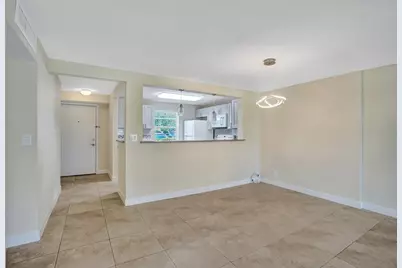 301 SE 3rd St, Unit #110, Dania Beach, FL 33004 - Photo 10