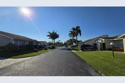 7423  Pine Forest Cir W, Lake Worth, FL 33467 - Photo 4