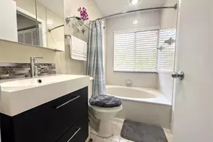 9202 NW 9th Ct, Plantation, FL 33324 - Photo 4