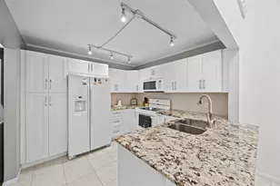 4252 Palm Bay Cir, West Palm Beach, FL 33406 - Photo 12