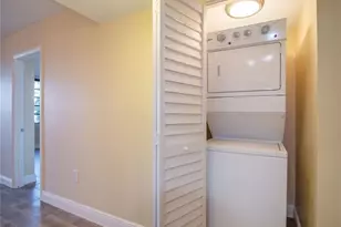 1100 Colony Point Cir, Pembroke Pines, FL 33026 - Photo 10