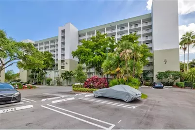 2240 N Cypress Bend Dr, Unit #802, Pompano Beach, FL 33069 - Photo 2
