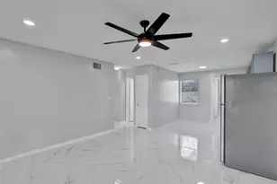 260 NE 41st St, Oakland Park, FL 33334 - Photo 8