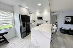 393 Mansfield J Unit, Boca Raton, FL 33434 - Photo 4