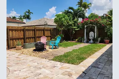 8885 NW 175th St, Hialeah, FL 33018 - Photo 6