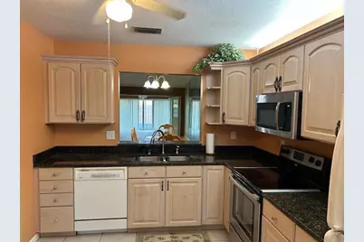 4210  Lucerne Villas Ln, Unit #4210, Lake Worth, FL 33467 - Photo 2