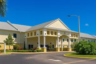 104 Windsor E, West Palm Beach, FL 33417 - Photo 2