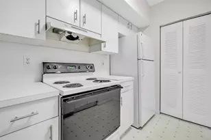 3221 Sabal Palm Manor, Hollywood, FL 33024 - Photo 10