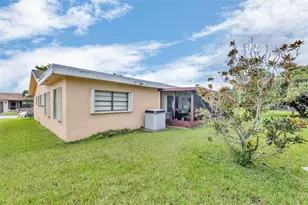 9802 NW 75th Ct, Tamarac, FL 33321 - Photo 36