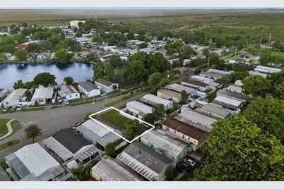 601 NW 215th Ave, Pembroke Pines, FL 33029 - Photo 1