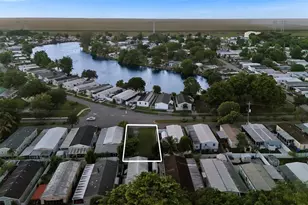 601 NW 215th Ave, Pembroke Pines, FL 33029 - Photo 2