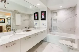 55 SE 6th St, Miami, FL 33131 - Photo 22