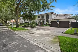 8340 NW 167th Terrace, Miami Lakes, FL 33016 - Photo 4