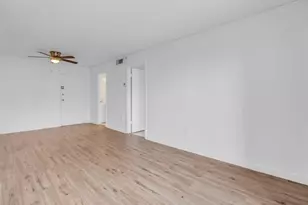 4801 NW 7th St, Miami, FL 33126 - Photo 6