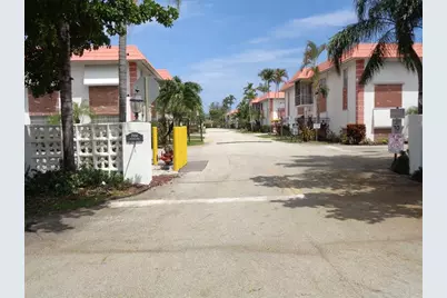 3550 NW 8th Ave, Unit #609, Pompano Beach, FL 33064 - Photo 2