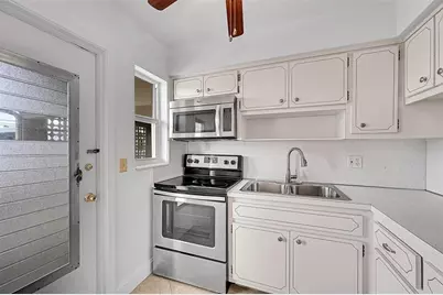 2111 NE 42nd Ct, Unit #201W, Lighthouse Point, FL 33064 - Photo 2