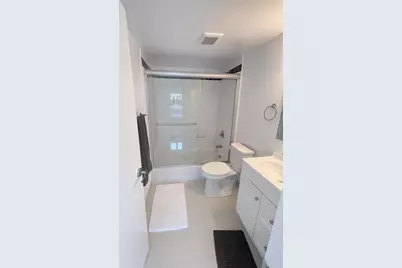 916 NE 27th Ave, Unit #916, Hallandale Beach, FL 33009 - Photo 6