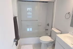 916 NE 27th Ave, Hallandale Beach, FL 33009 - Photo 6