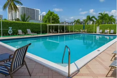 916 NE 27th Ave, Unit #916, Hallandale Beach, FL 33009 - Photo 16
