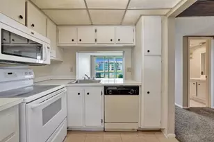 9440 Poinciana Pl, Davie, FL 33324 - Photo 8