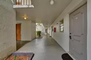 9440 Poinciana Pl, Davie, FL 33324 - Photo 2