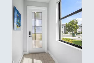 2238  Appleton Cir, Oakland Park, FL 33309 - Photo 2