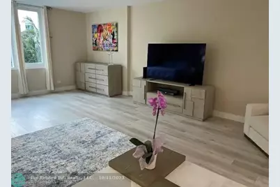 2301  Collins Ave, Unit #327, Miami Beach, FL 33139 - Photo 4