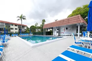 9420 S Hollybrook Lake Dr, Pembroke Pines, FL 33025 - Photo 14