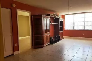 1400 St Charles Pl, Pembroke Pines, FL 33026 - Photo 6