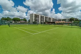 9811 N Hollybrook Lake Dr, Pembroke Pines, FL 33025 - Photo 40