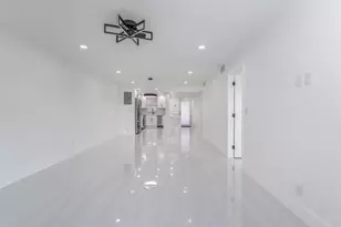 9811 N Hollybrook Lake Dr, Pembroke Pines, FL 33025 - Photo 2